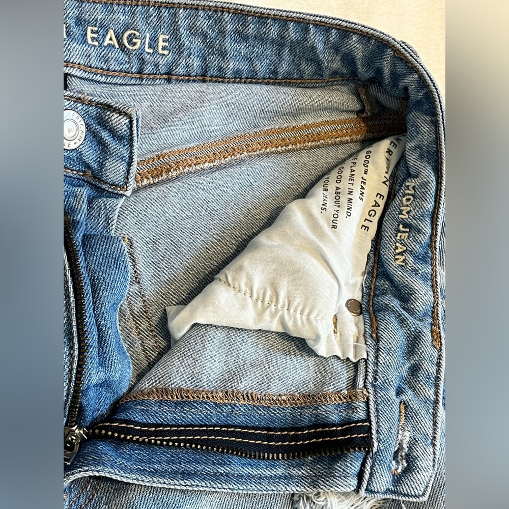 American Eagle Stretch Women’s Distressed Light Blue Mom Jeans Size 6 Short - Picture 9 of 14